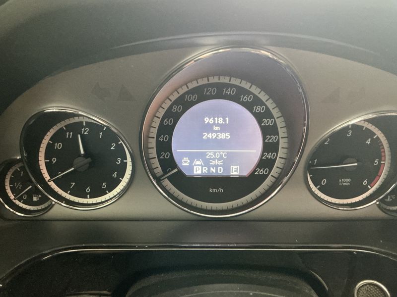 Mercedes-Benz E-Klasse E 220 CDI T BlueEfficiency Avantgarde 2011 – снимка 19