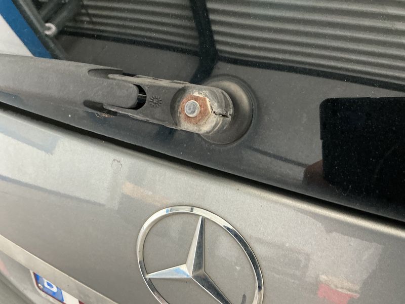 Mercedes-Benz E-Klasse E 220 CDI T BlueEfficiency Avantgarde 2011 – снимка 40