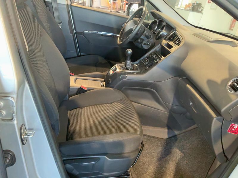 Peugeot 5008 1.6 Active 2014 – снимка 16