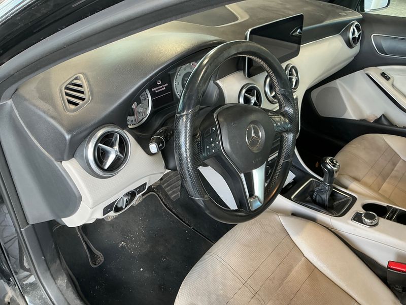 Mercedes-Benz A-Klasse A 180 BlueEfficiency Urban 2013 – снимка 25