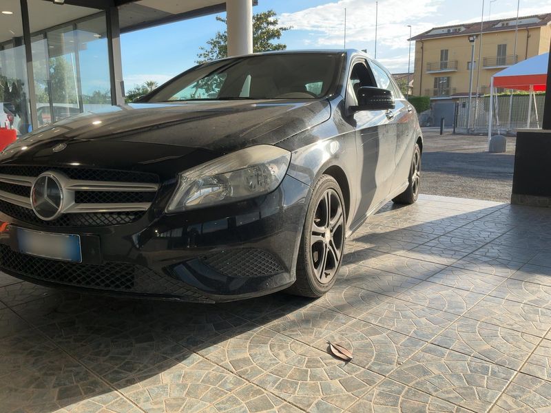 Mercedes-Benz A-Klasse A 180 BlueEfficiency Urban 2013 – снимка 2
