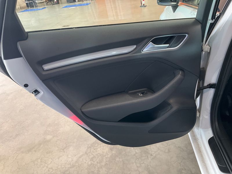 Audi A3 Sportback 2.0 TDI quattro Ambiente 2014 – снимка 47