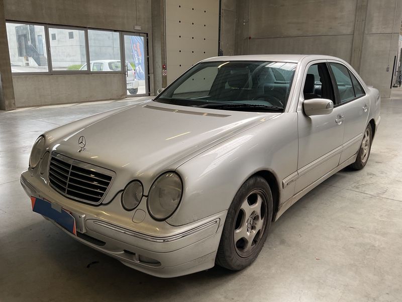 Mercedes-Benz E-Klasse E 220 CDI Avantgarde 2001 – снимка 1