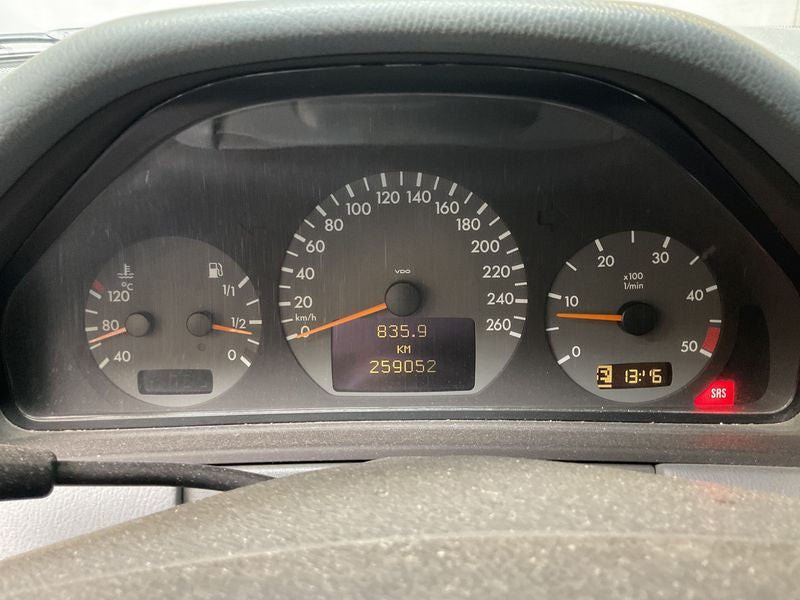 Mercedes-Benz E-Klasse E 220 CDI Avantgarde 2001 – снимка 4