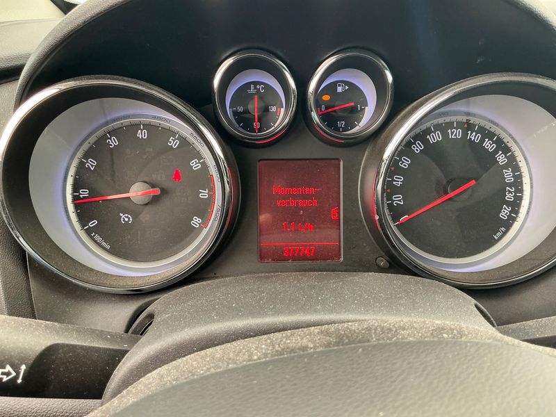 Opel Astra 1.4 Turbo Sport 2011 – снимка 4