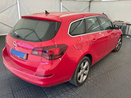Opel Astra 1.4 Turbo Sport 2011 – снимка 2