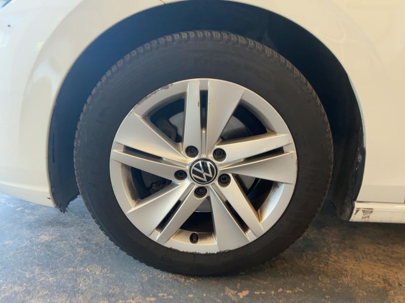 Volkswagen Golf VIII 2.0 TDI Life 1st 2020 – снимка 3