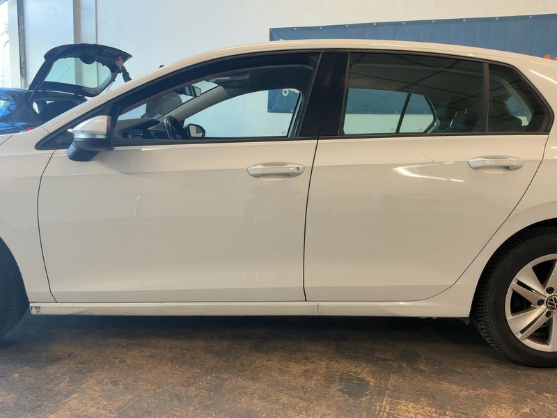 Volkswagen Golf VIII 2.0 TDI Life 1st 2020 – снимка 4