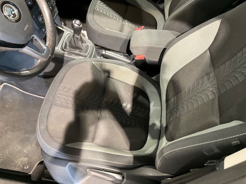 Skoda Yeti 2.0 TDI Ambition Outdoor 2015 – снимка 32