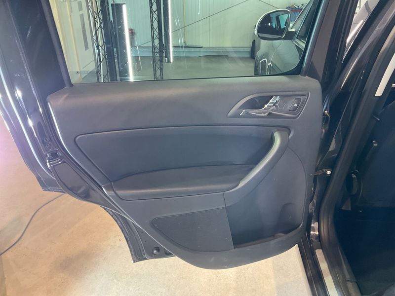 Skoda Yeti 2.0 TDI Ambition Outdoor 2015 – снимка 30