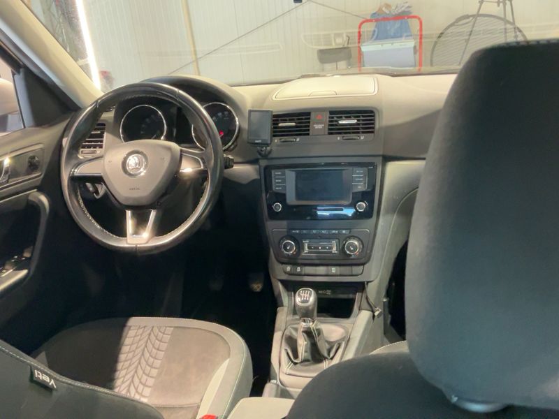 Skoda Yeti 2.0 TDI Ambition Outdoor 2015 – снимка 17