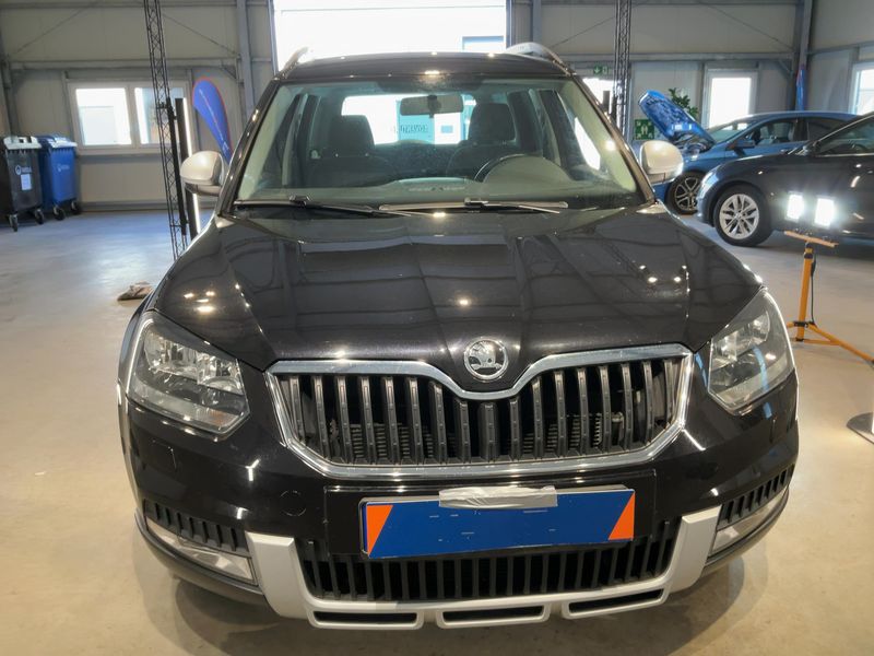 Skoda Yeti 2.0 TDI Ambition Outdoor 2015 – снимка 14