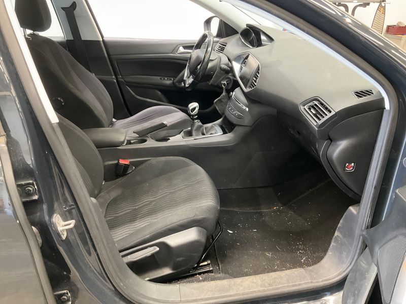 Peugeot 308 1.6 Blue-HDi Active 2016 – снимка 3