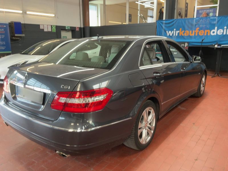 Mercedes-Benz E-Klasse E 350 CGI BlueEfficiency Avantgarde 2010 – снимка 8