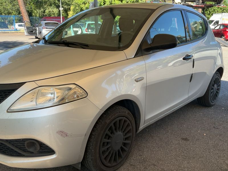 Lancia Ypsilon 1.2 LPG Elefantino Blu 2019 – снимка 2