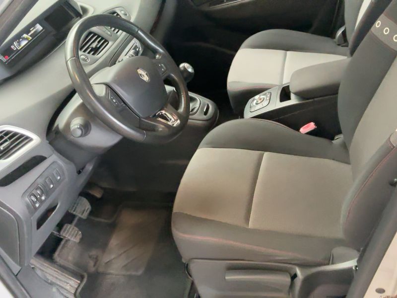 Renault Grand Scenic 1.5 dCi Expression 2013 – снимка 16
