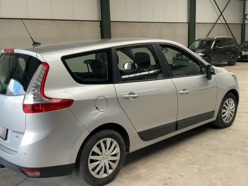 Renault Grand Scenic 1.5 dCi Expression 2013 – снимка 8