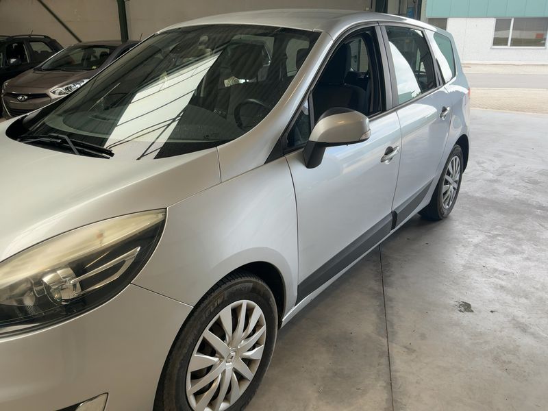 Renault Grand Scenic 1.5 dCi Expression 2013 – снимка 2