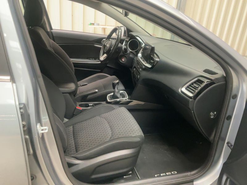 Kia cee'd 1.6 CRDi Vision 2019 – снимка 17