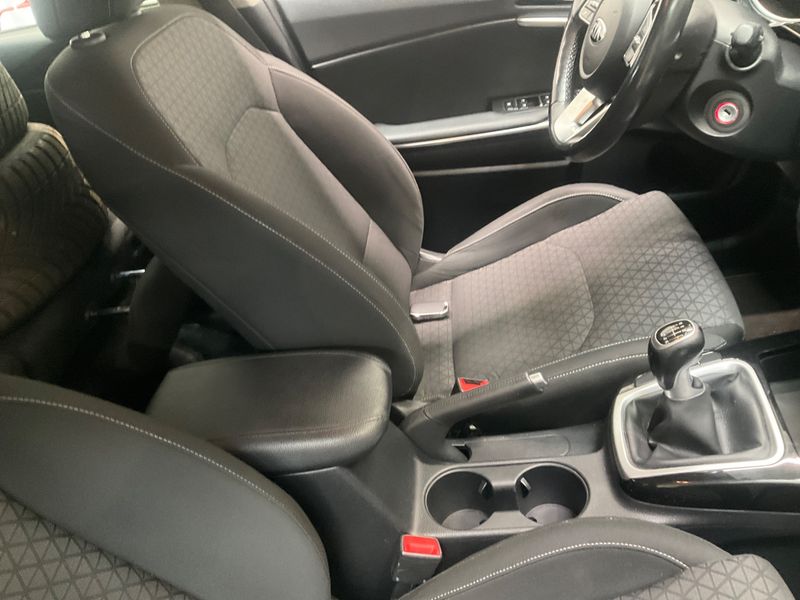 Kia cee'd 1.6 CRDi Vision 2019 – снимка 27