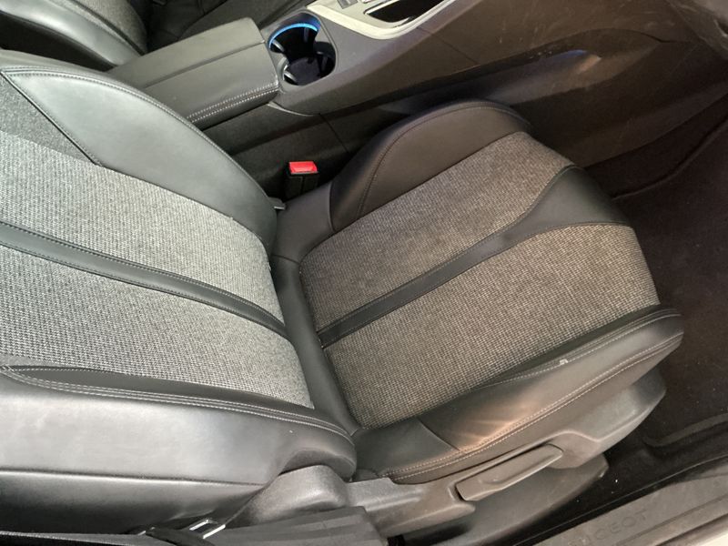 Peugeot 3008 1.2 PureTech Allure 2018 – снимка 27