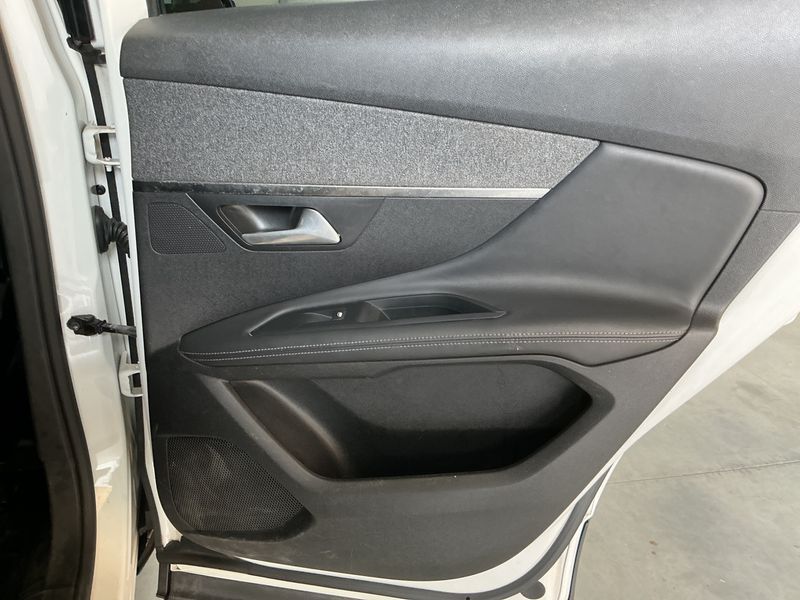 Peugeot 3008 1.2 PureTech Allure 2018 – снимка 25