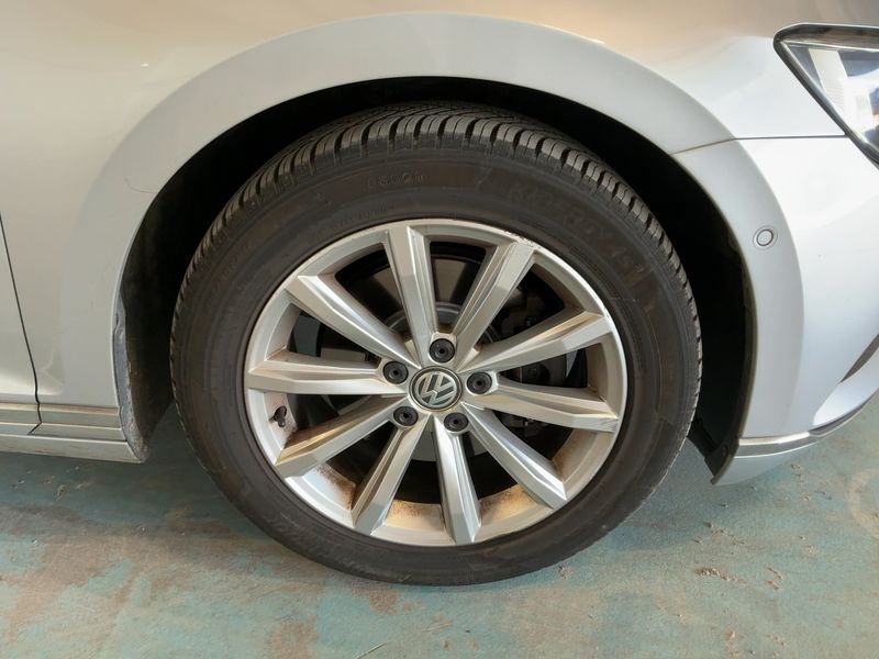 Volkswagen Passat 2.0 TDI Carat BlueMotion Tech 2016 – снимка 11