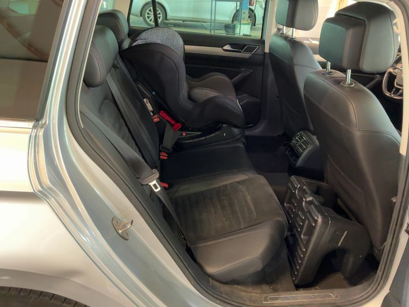 Volkswagen Passat 2.0 TDI Carat BlueMotion Tech 2016 – снимка 19