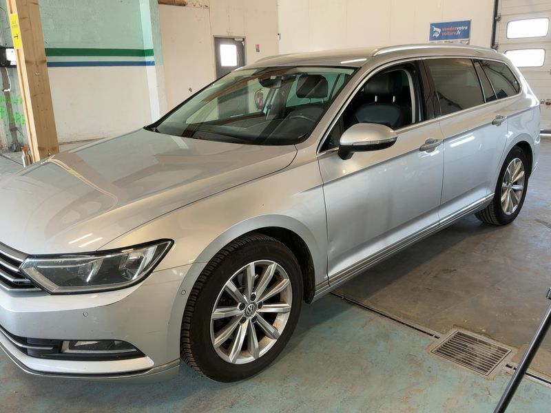 Volkswagen Passat 2.0 TDI Carat BlueMotion Tech 2016 – снимка 2