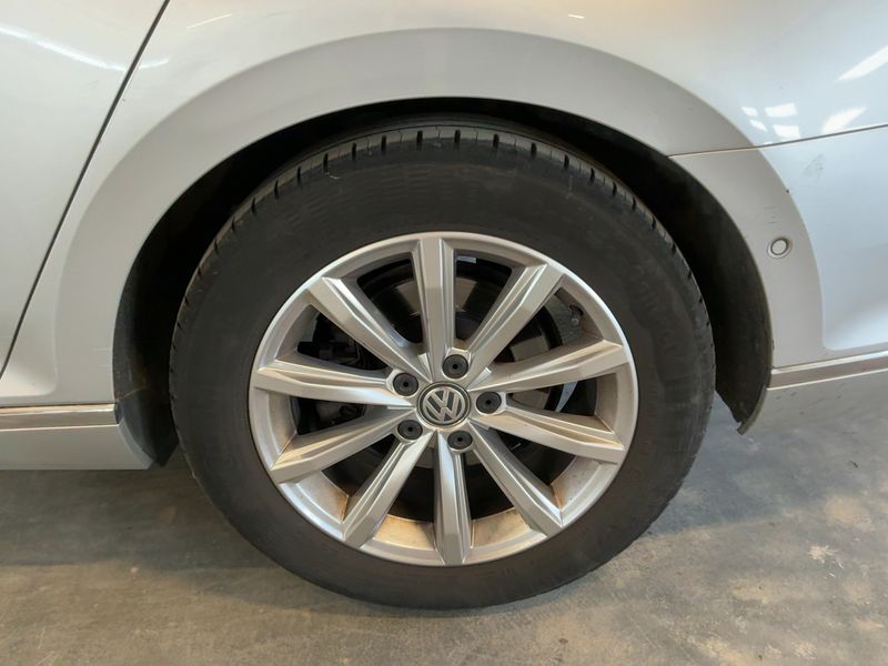 Volkswagen Passat 2.0 TDI Carat BlueMotion Tech 2016 – снимка 5