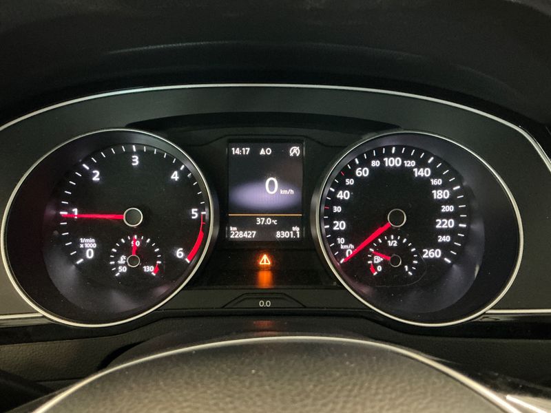 Volkswagen Passat 2.0 TDI Carat BlueMotion Tech 2016 – снимка 18