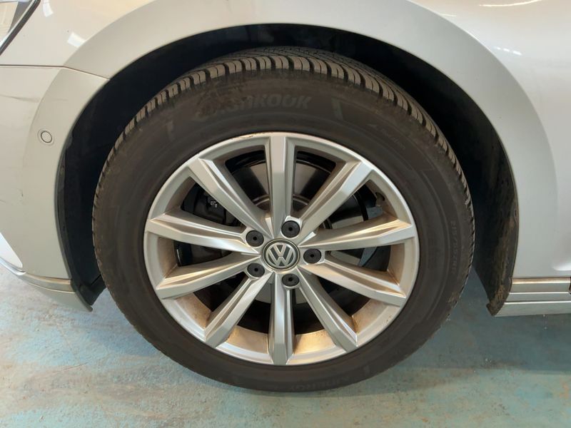 Volkswagen Passat 2.0 TDI Carat BlueMotion Tech 2016 – снимка 3