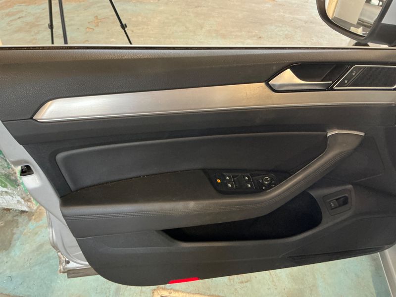 Volkswagen Passat 2.0 TDI Carat BlueMotion Tech 2016 – снимка 27