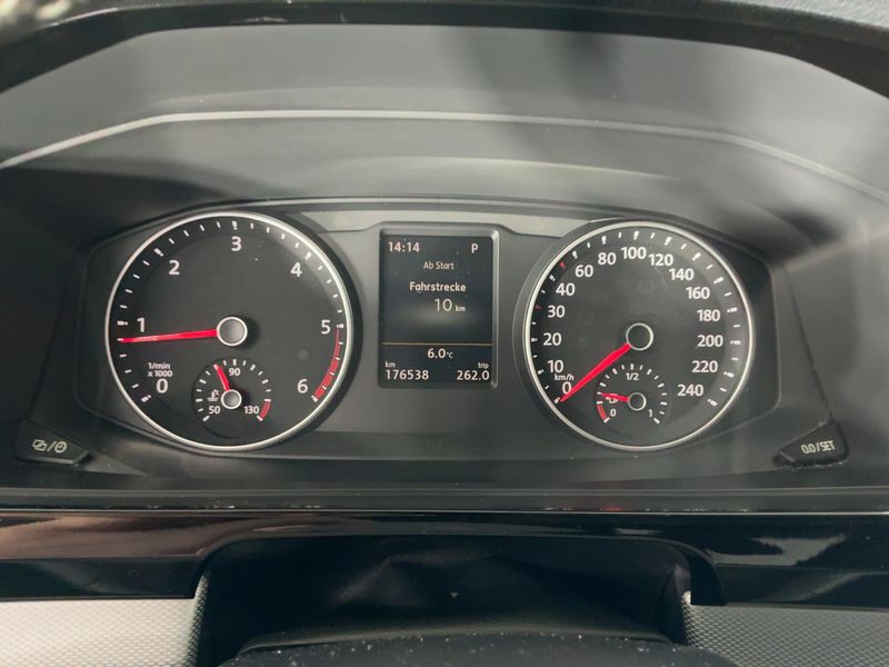 Volkswagen T6 Multivan 2.0 TDI Highline 2017 – снимка 19