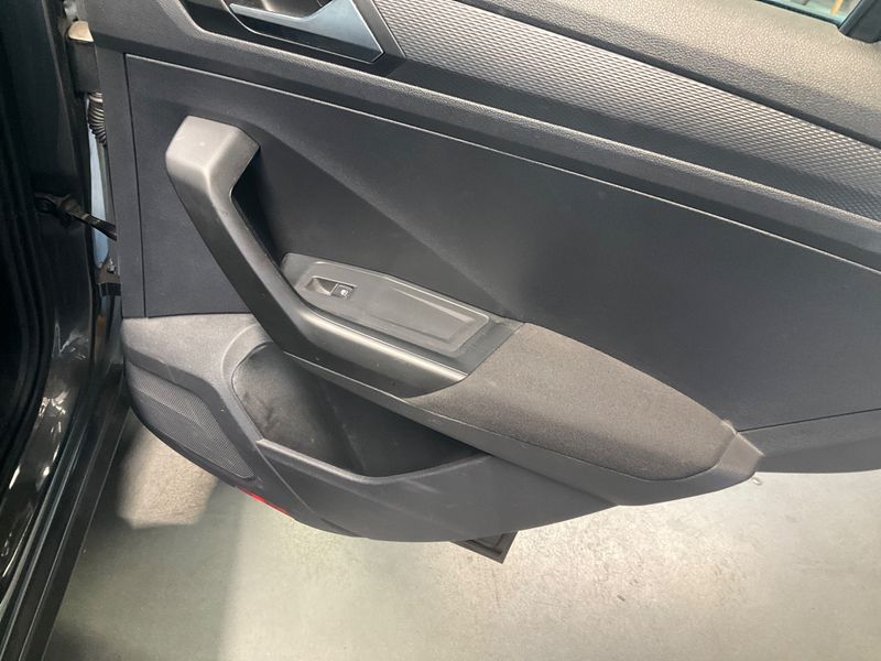 Volkswagen T-Roc 1.5 TSI ACT Active 2021 – снимка 26