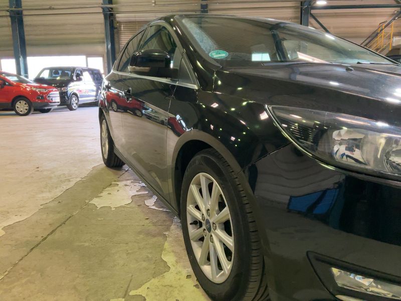 Ford Focus 2.0 TDCi Titanium 2015 – снимка 12