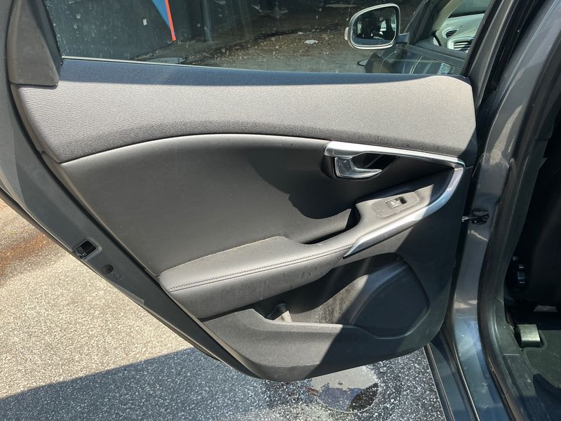 Volvo V40 1.6 T2 You! 2014 – снимка 28