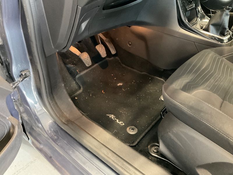 Ford Fiesta 1.0 Titanium 2013 – снимка 29