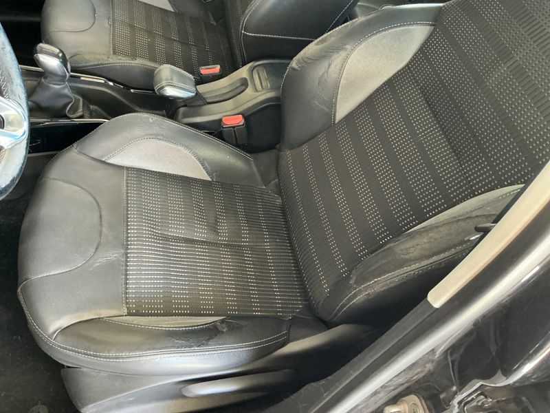 Peugeot 2008 1.2 PureTech Allure 2017 – снимка 29