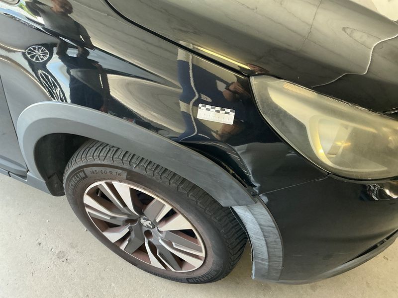 Peugeot 2008 1.2 PureTech Allure 2017 – снимка 22