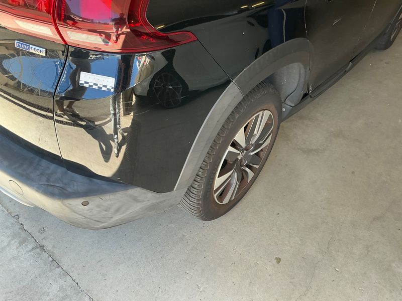 Peugeot 2008 1.2 PureTech Allure 2017 – снимка 32