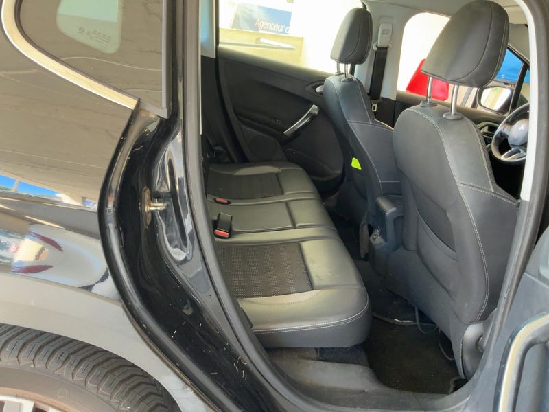 Peugeot 2008 1.2 PureTech Allure 2017 – снимка 19