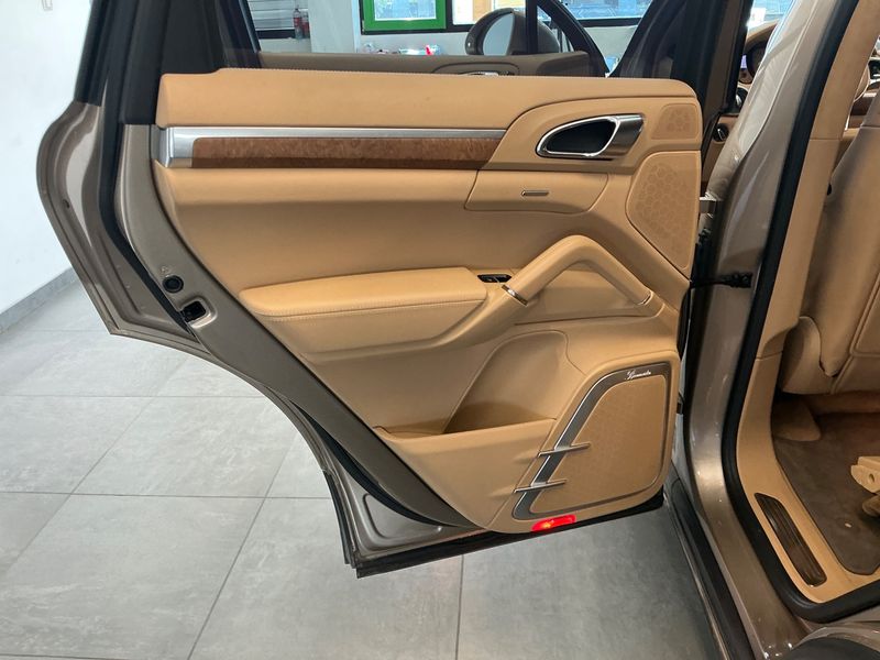 Porsche Cayenne Turbo 2015 – снимка 23