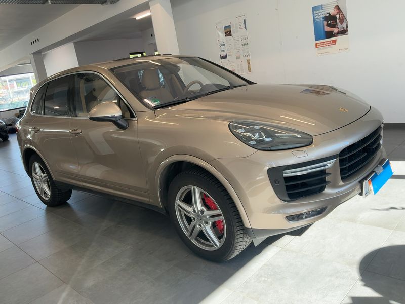 Porsche Cayenne Turbo 2015 – снимка 12