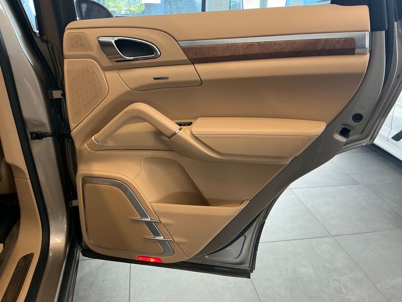 Porsche Cayenne Turbo 2015 – снимка 27