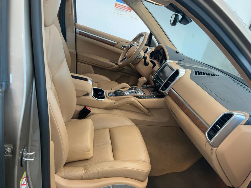 Porsche Cayenne Turbo 2015 – снимка 17
