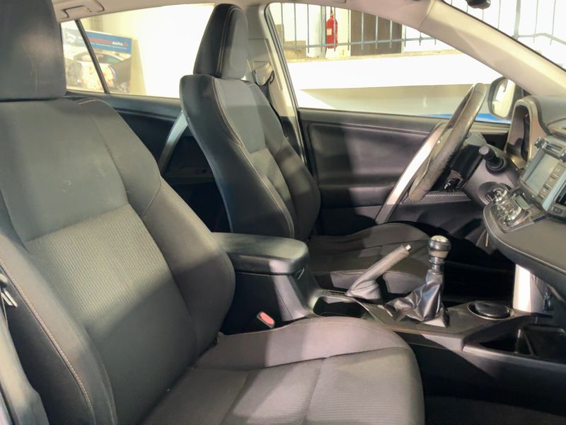 Toyota RAV 4 2.0 D-4D Active 2015 – снимка 17