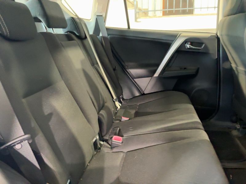 Toyota RAV 4 2.0 D-4D Active 2015 – снимка 20
