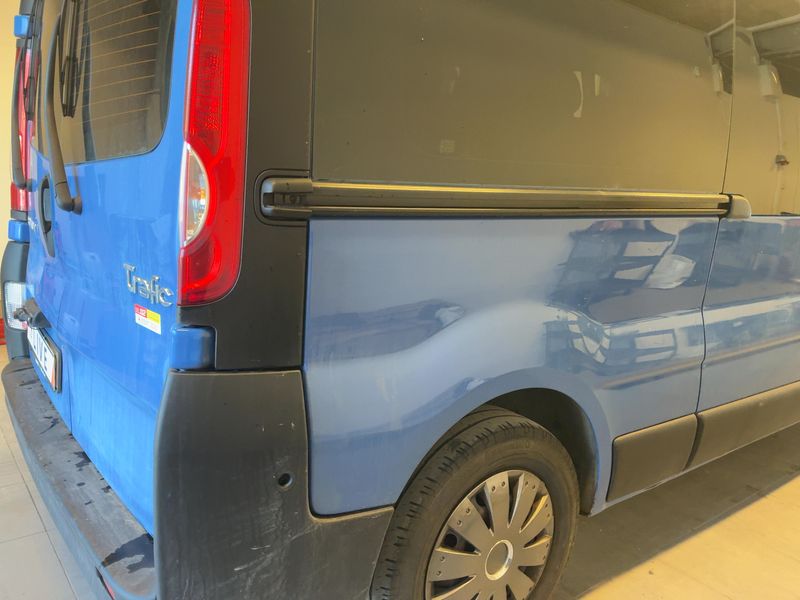 Renault Trafic 2.5 dCi L2H1 2,9t verglast 2011 – снимка 8