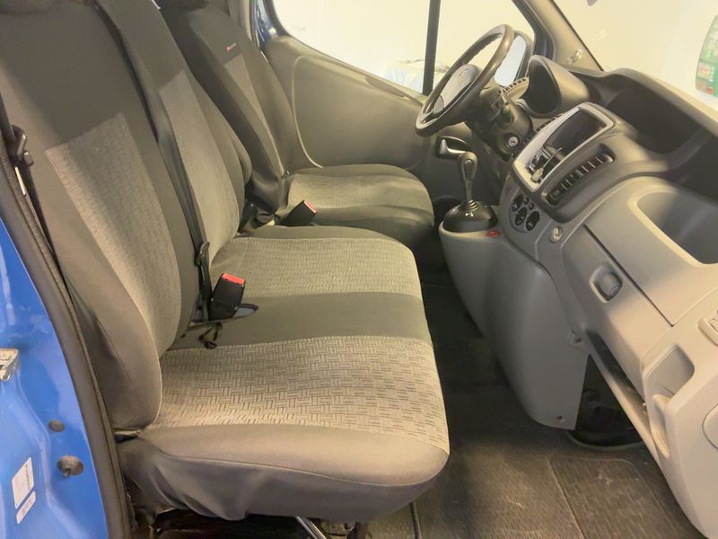 Renault Trafic 2.5 dCi L2H1 2,9t verglast 2011 – снимка 16